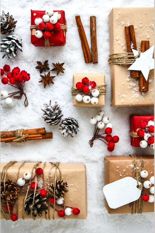 Minimalist & Low-Waste Holiday Decorating Ideas